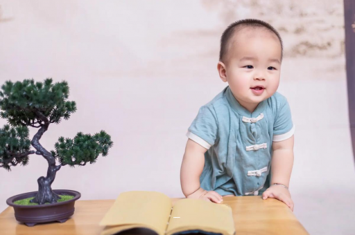 石狮六个月宝宝可以坐吗